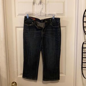 True to size, comfortable and a bit of stretch. Hipslung by J. Crew